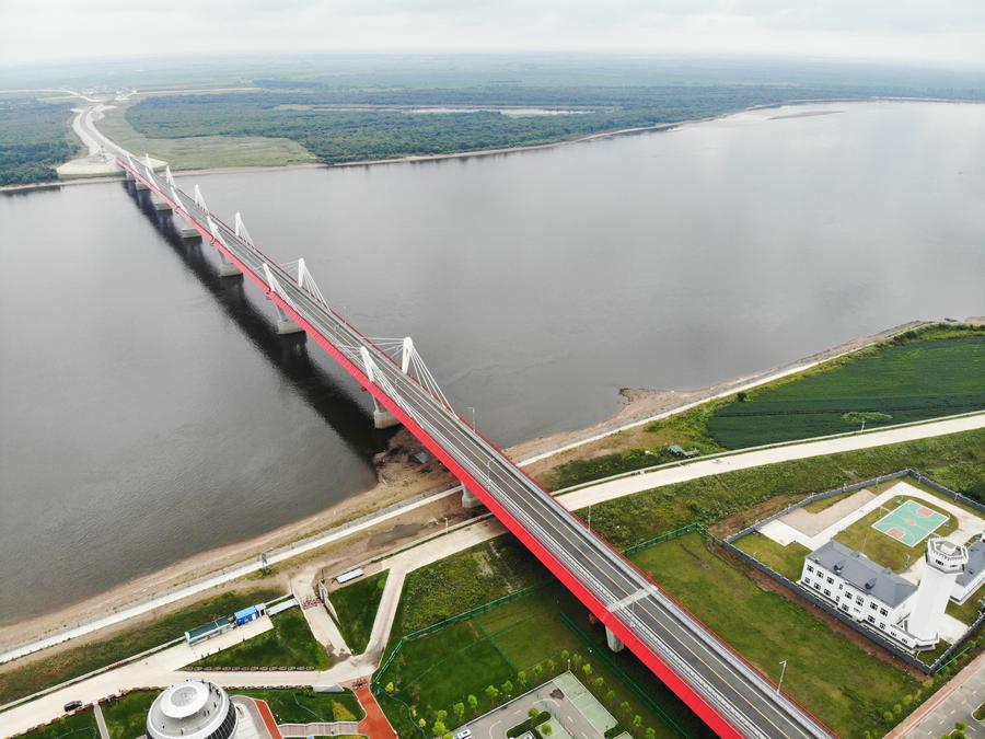Feature: China-Russia border cities thrive on trade, tourism