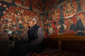 Lot-drawing ceremony is a traditional religious ritual and historical convention that must be upheld in reincarnation of Living Buddhas: signed article