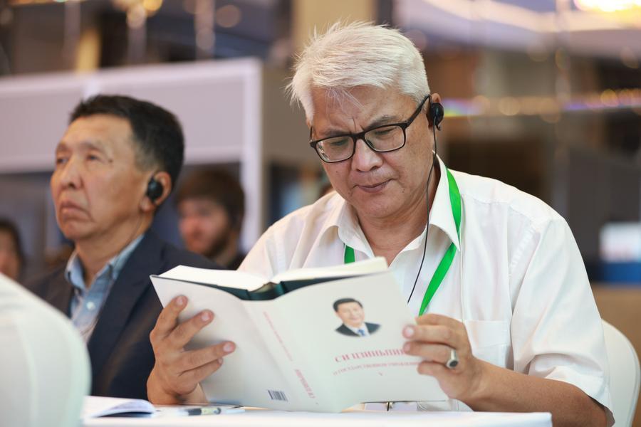 Observers say Xi’s book on governance shares deeper insights into contemporary China